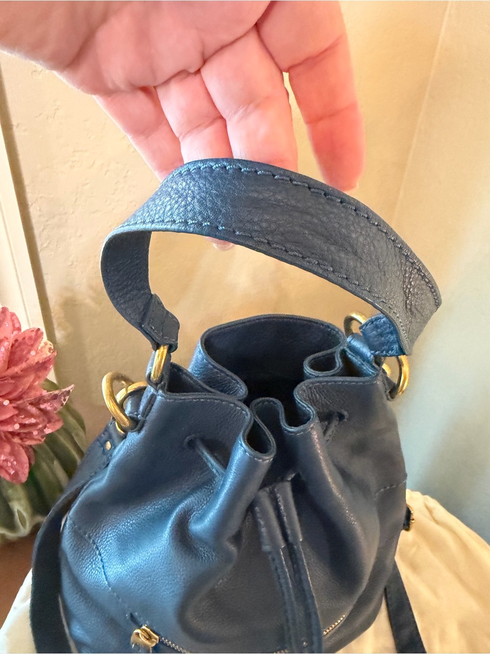 Fossil Navy Leather Drawstring Bucket Shoulder Bag - Picture 3 of 14